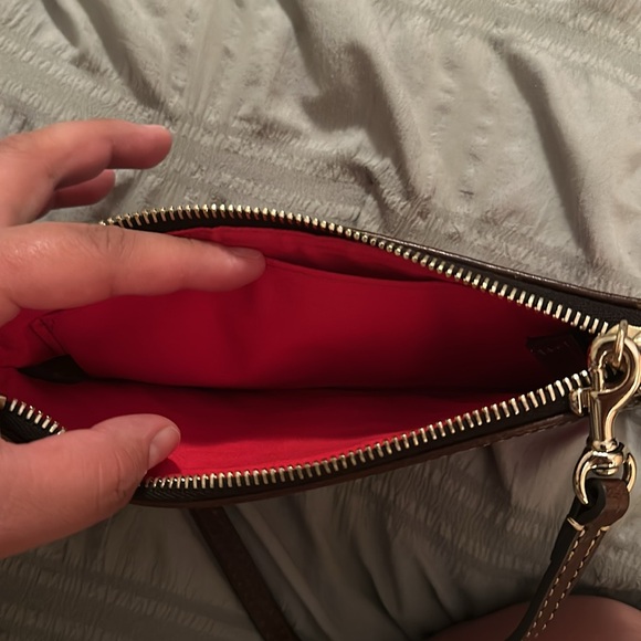 Dooney & Bourke wristlet. - Picture 4 of 4